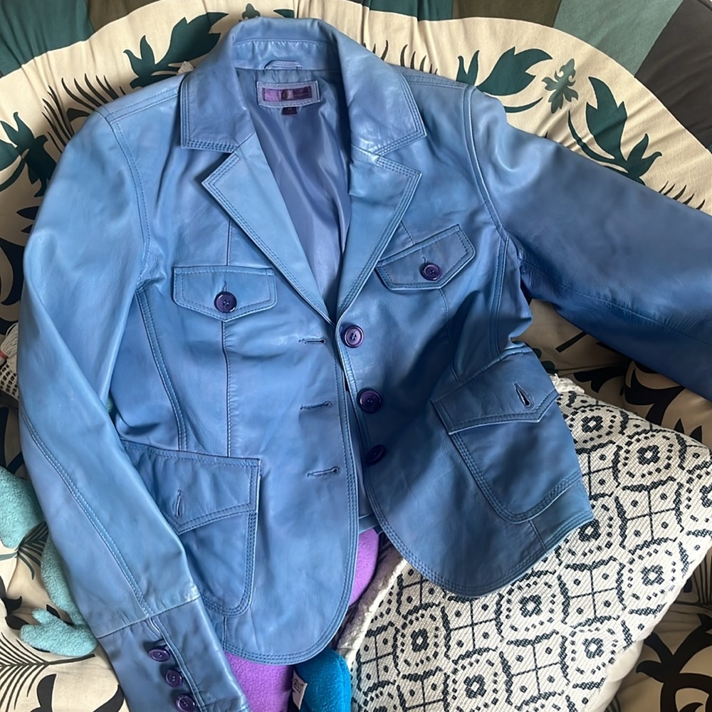 LAST CHANCE Going to consignment Wilson's Leather blue cropped leather jacket 🤩